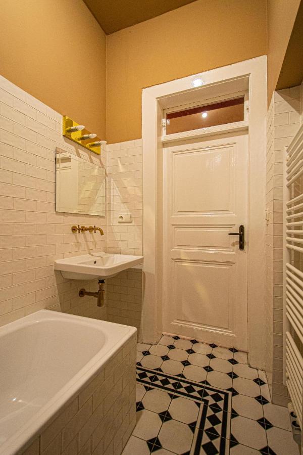 4 Bedrooms 130M2 Apartment At The Main City Square Prága Kültér fotó