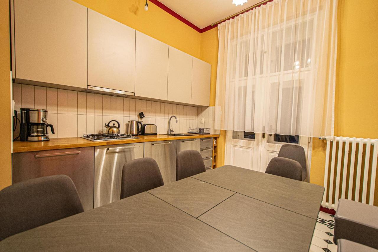 4 Bedrooms 130M2 Apartment At The Main City Square Prága Kültér fotó