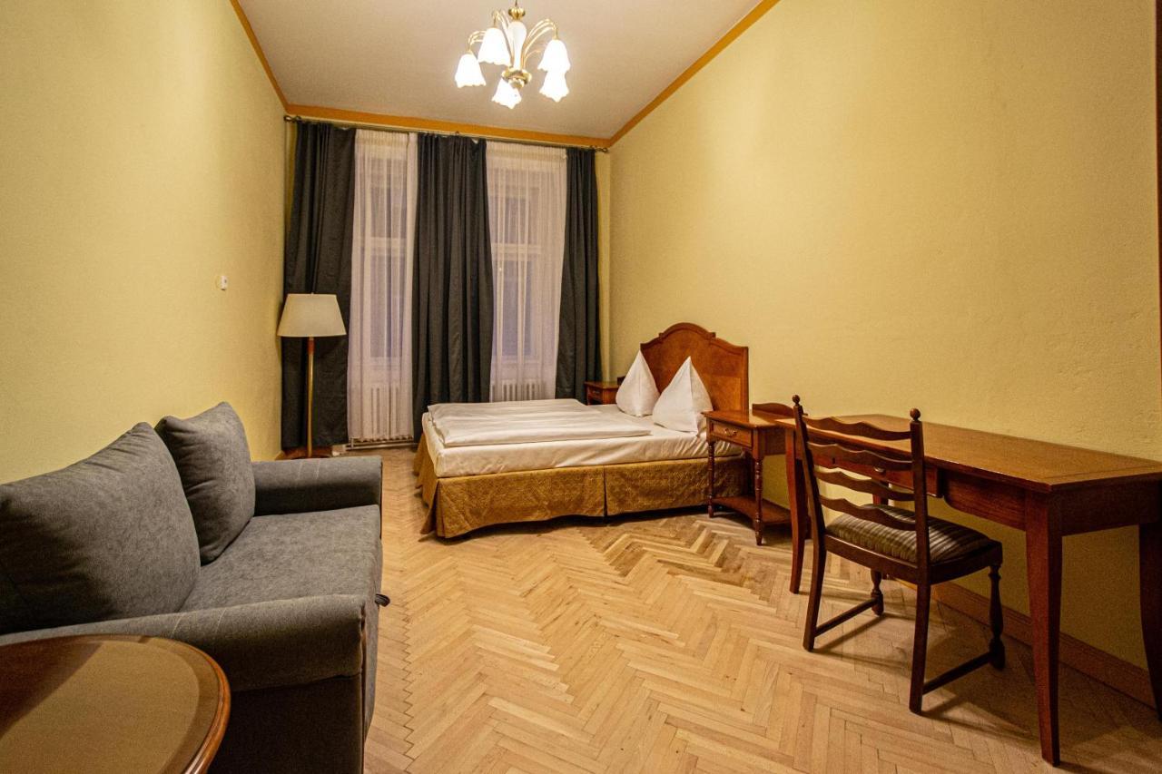 4 Bedrooms 130M2 Apartment At The Main City Square Prága Kültér fotó