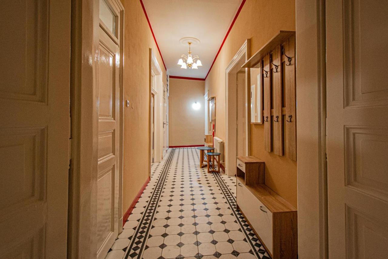 4 Bedrooms 130M2 Apartment At The Main City Square Prága Kültér fotó