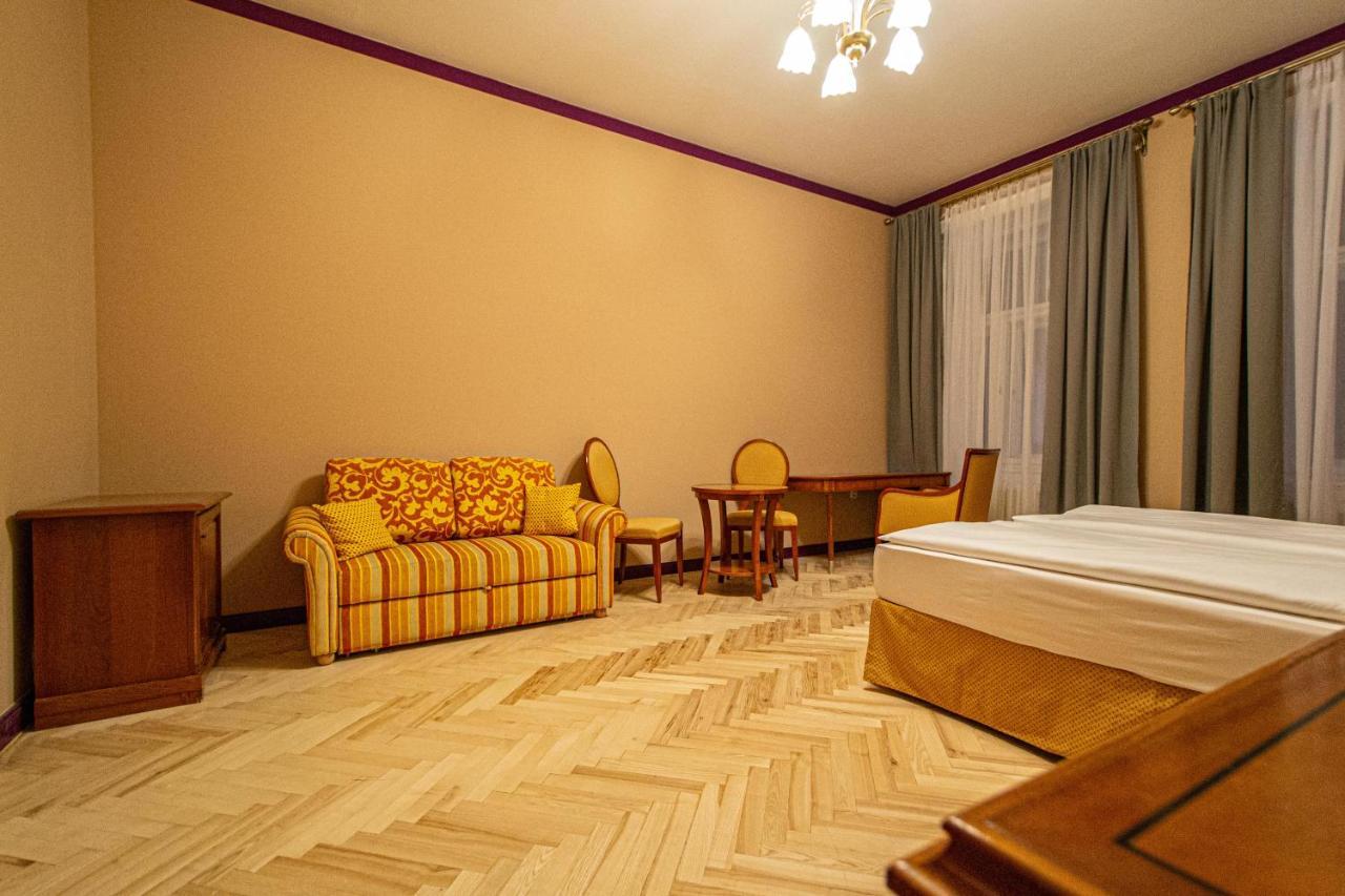 4 Bedrooms 130M2 Apartment At The Main City Square Prága Kültér fotó